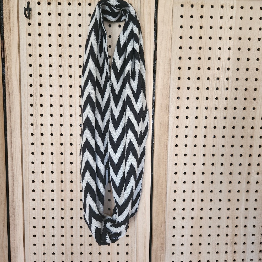 Black White‎ chevron soft knit circle infinity endless loop long circular scarf